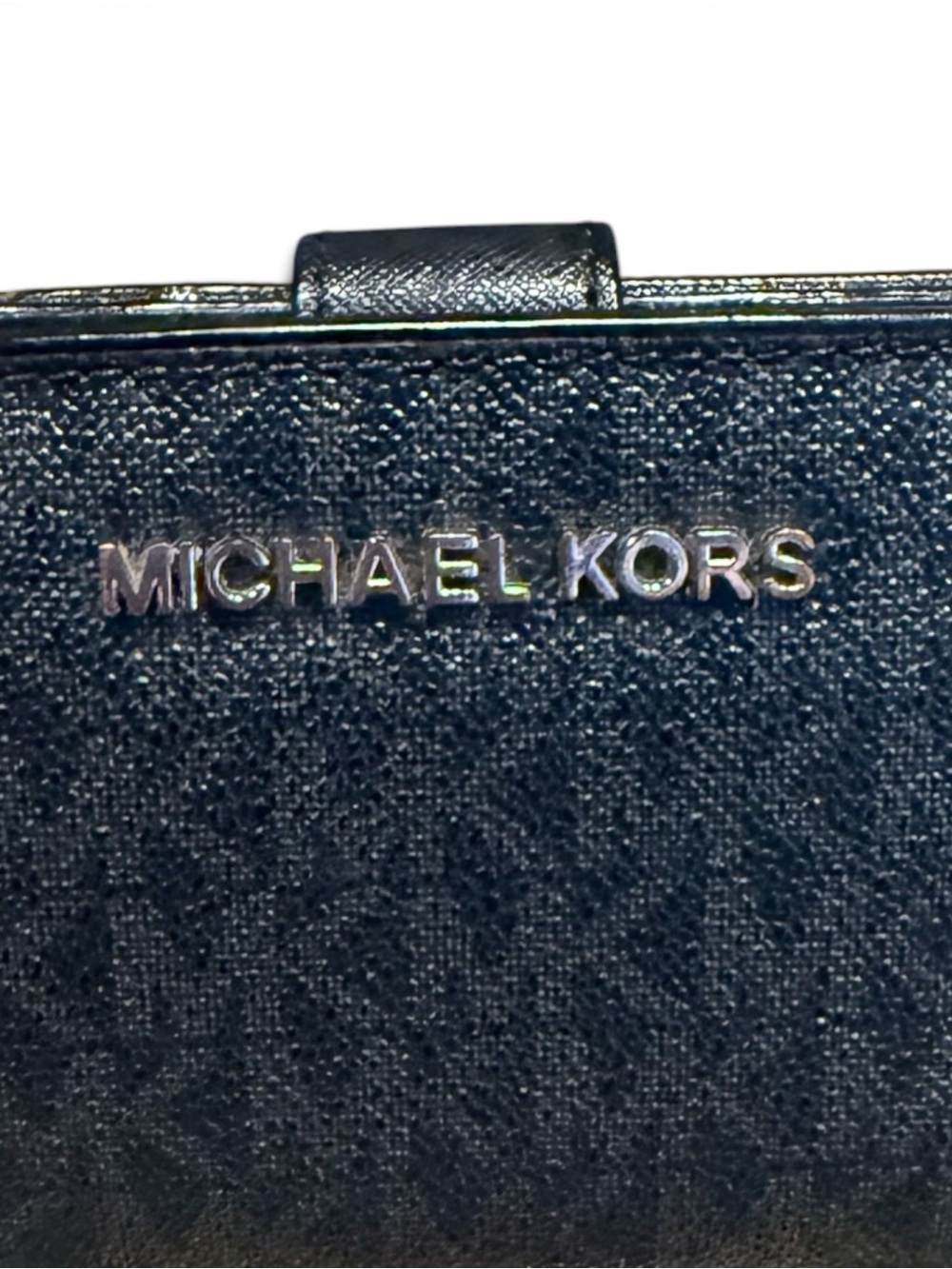 🖤Michael Kors Black Textured Leather Zip
Wallet Snap Closure ID Holder🖤 - Picture 8 of 8